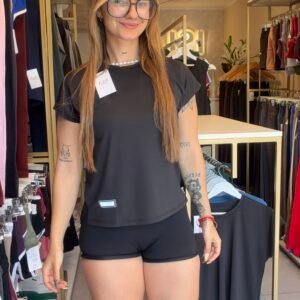 Remera newood boxy dryfit,sueltita